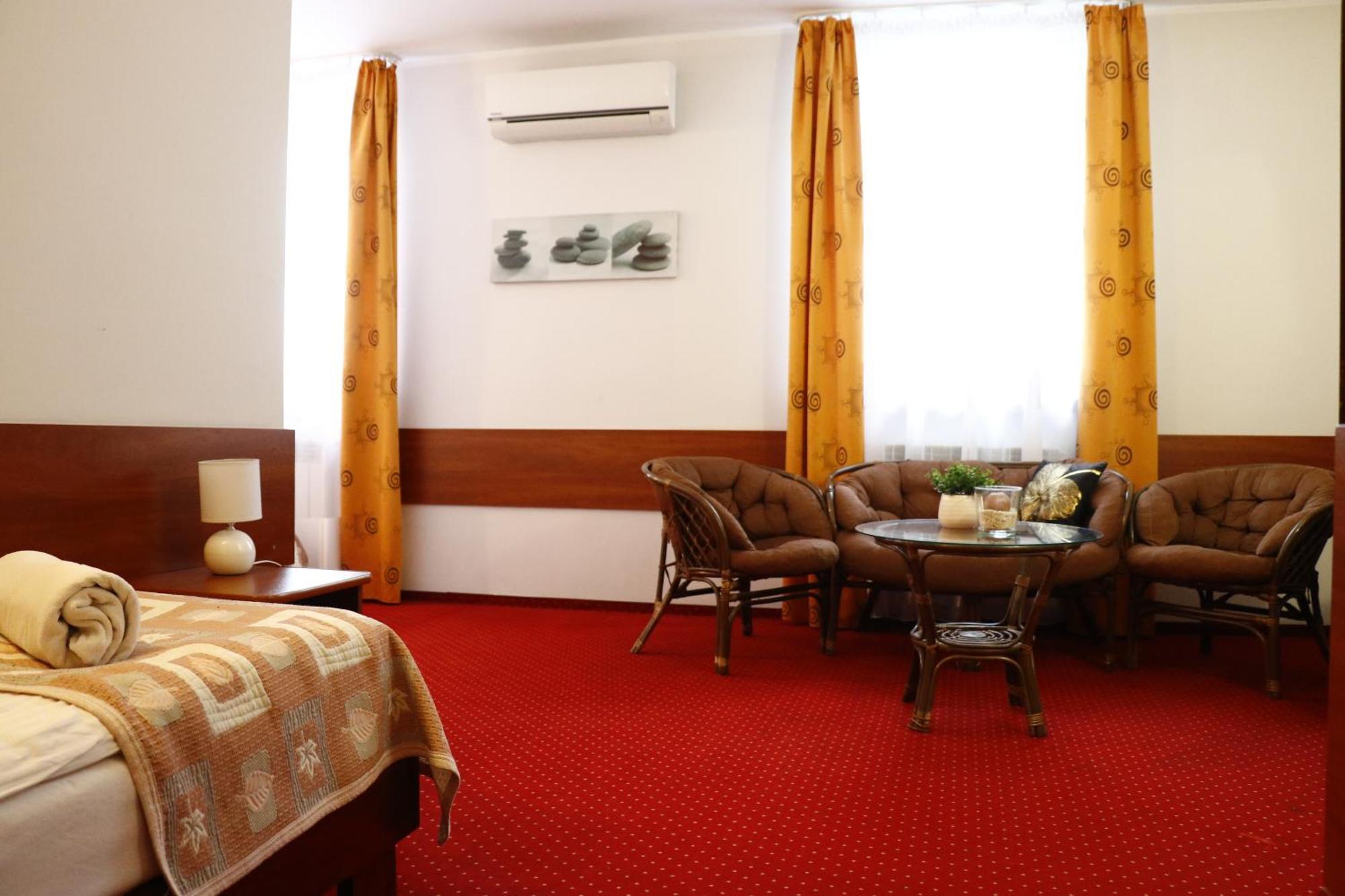 Sala Bankietowa I Pokoje Goscinne Sokolka Dış mekan fotoğraf